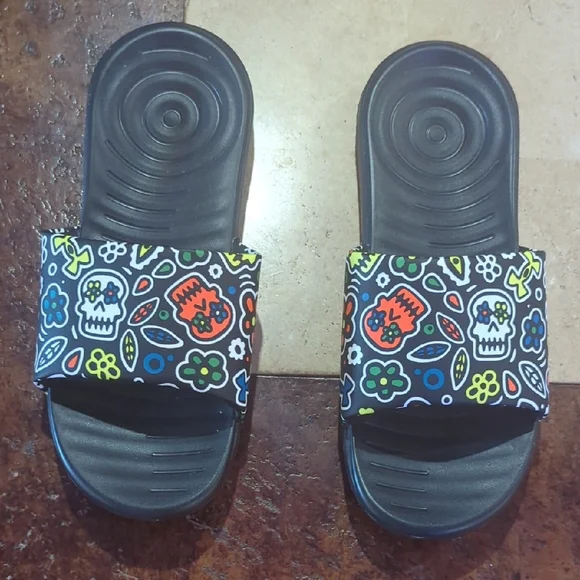 Colorful Patterned Slides - Picture 2 of 8